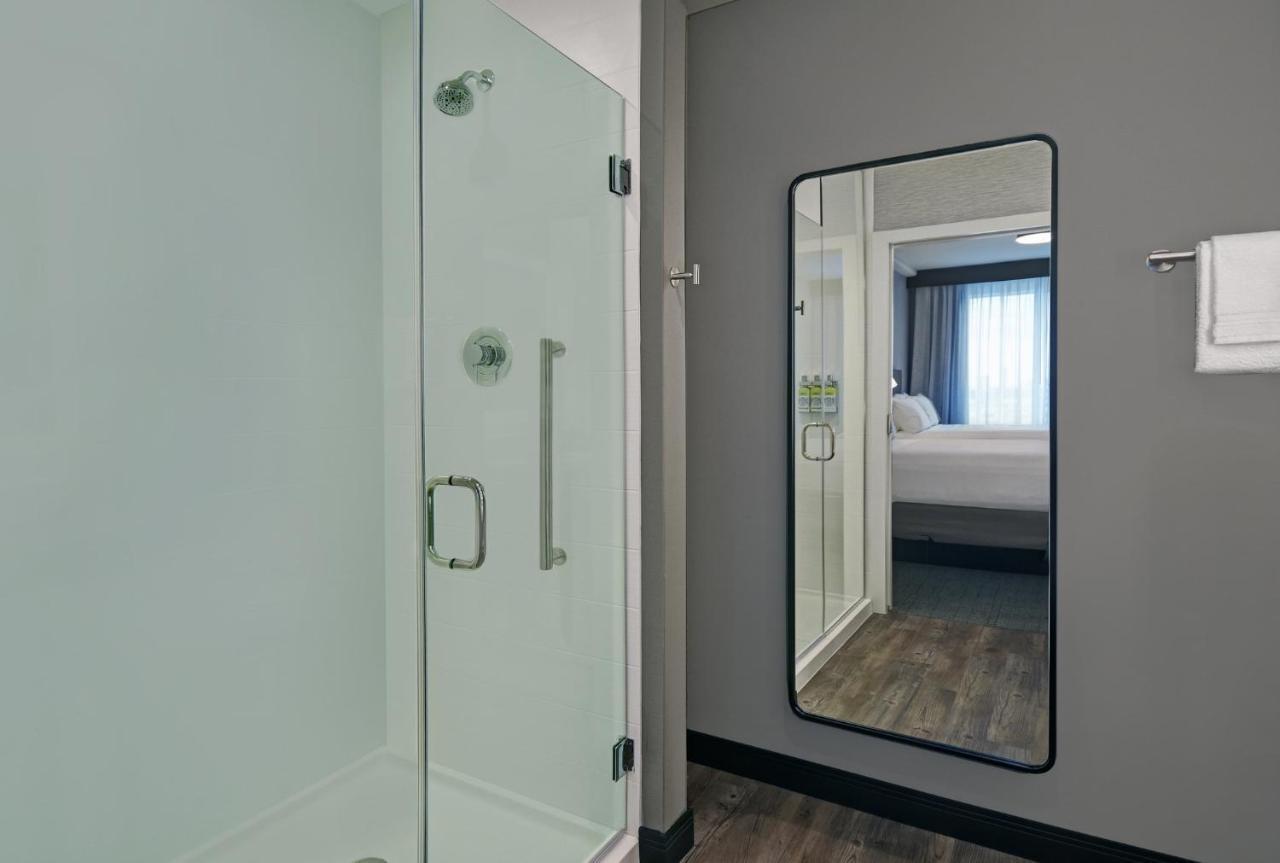 One-Bedroom Queen Suite Two Queen Beds