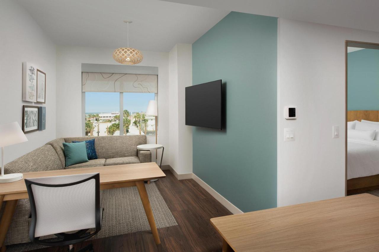 One Bedroom King Suite with Sofa Bed and City View