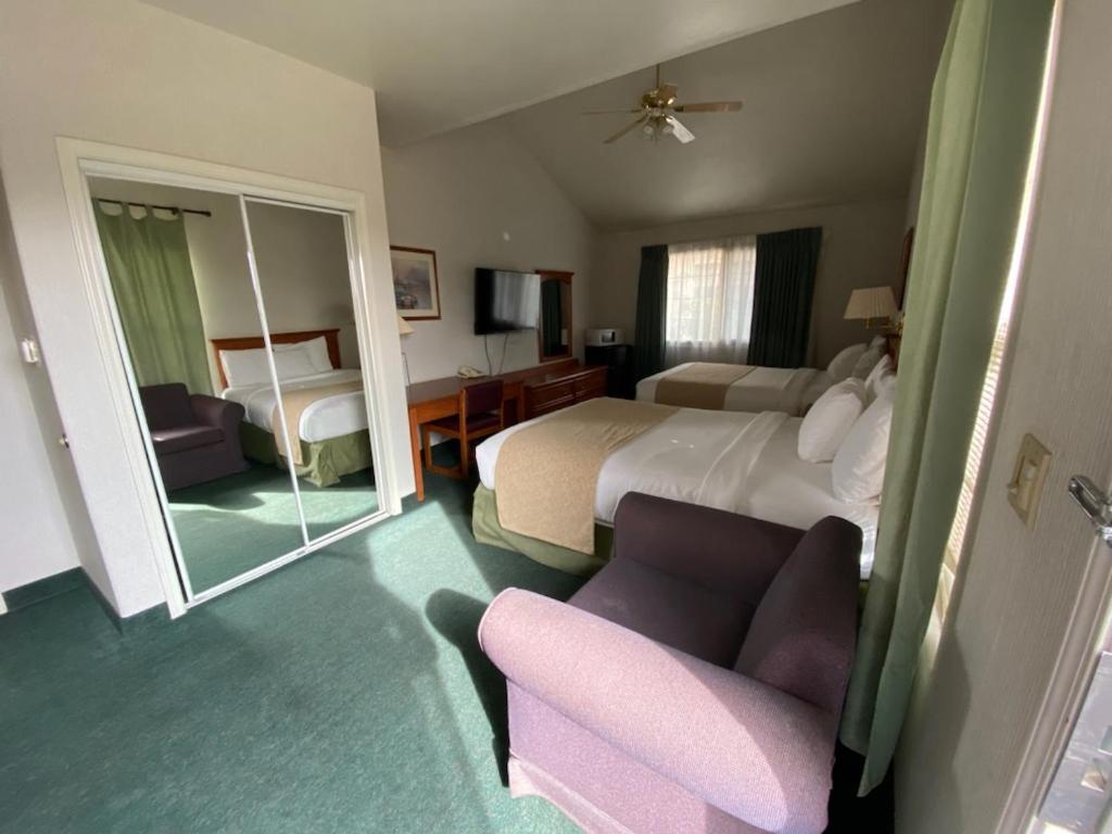 Queen Suite Two Queen Beds