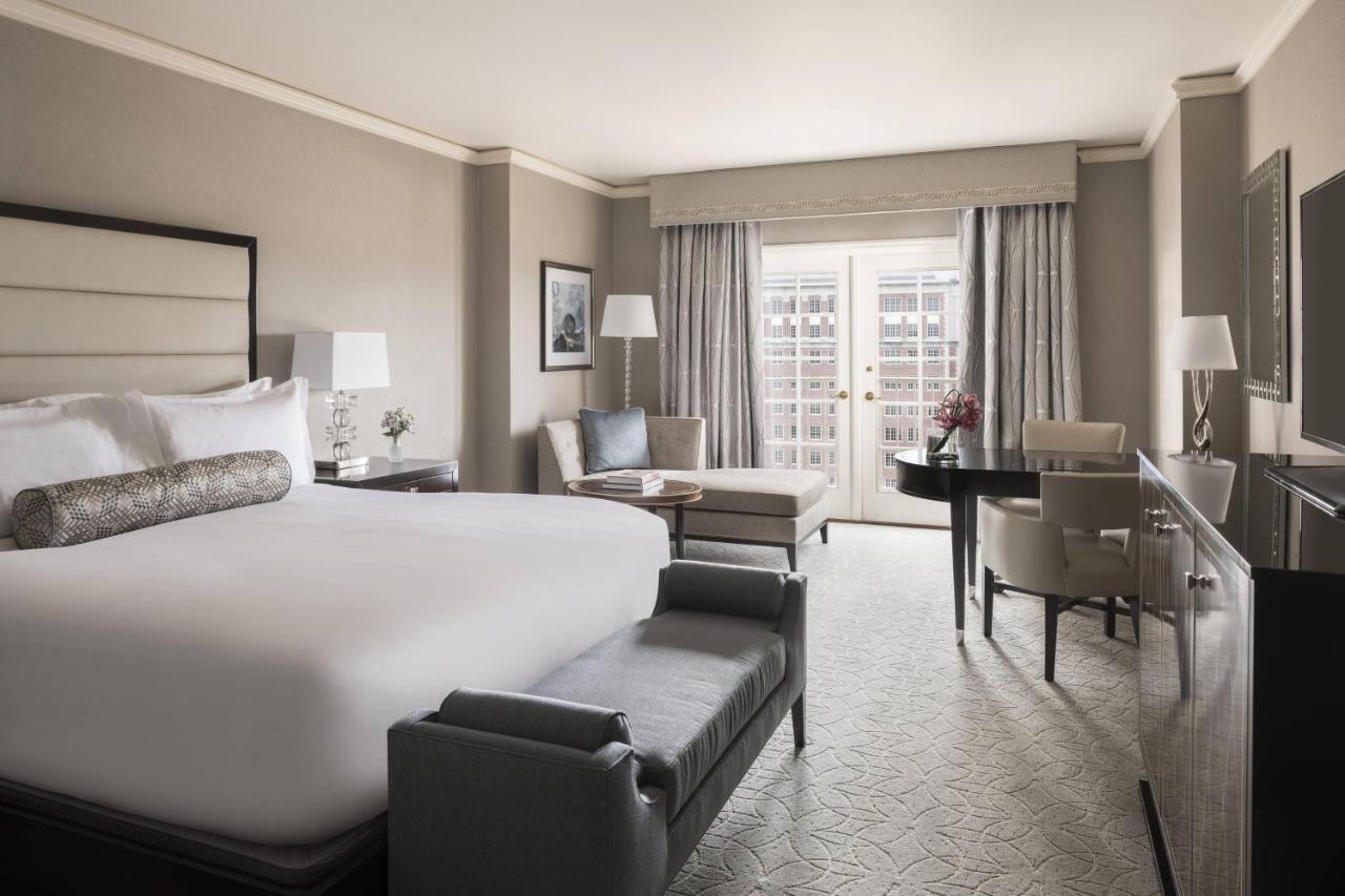 Premier, Guest room, 1 King Bed, City view