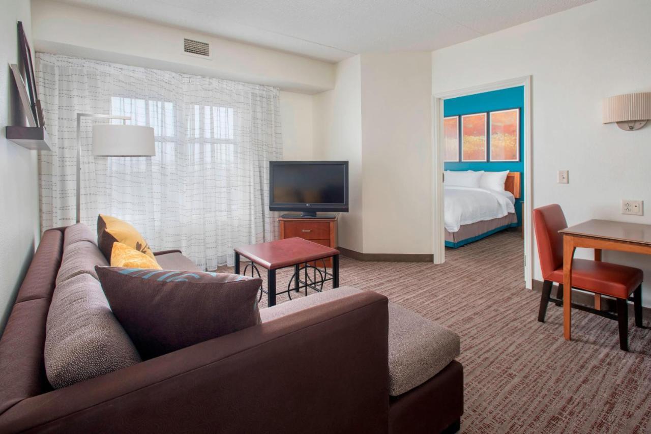 One-Bedroom Queen Suite Sofa Bed