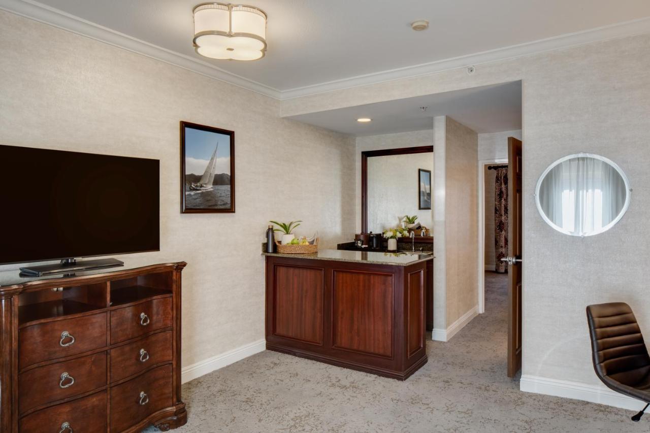 One-Bedroom King Suite