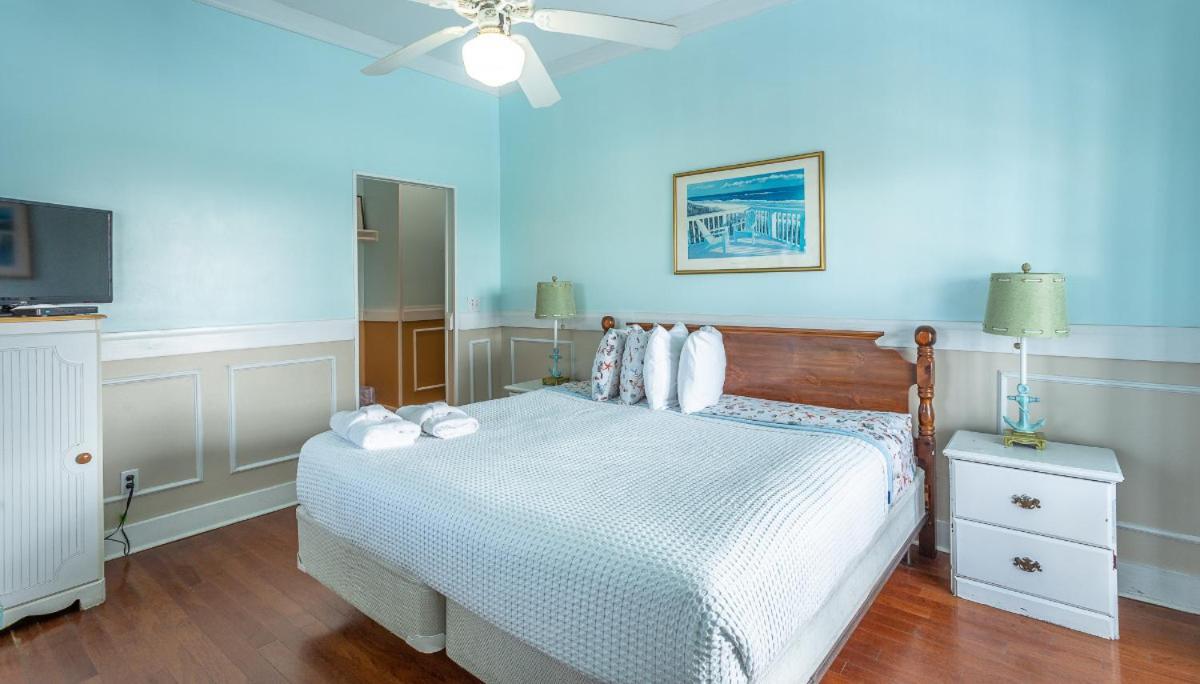 King Room Shared Balcony