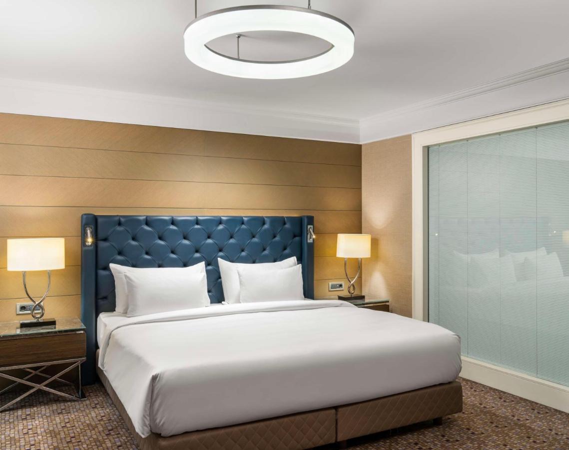 Suite City View Lounge Access