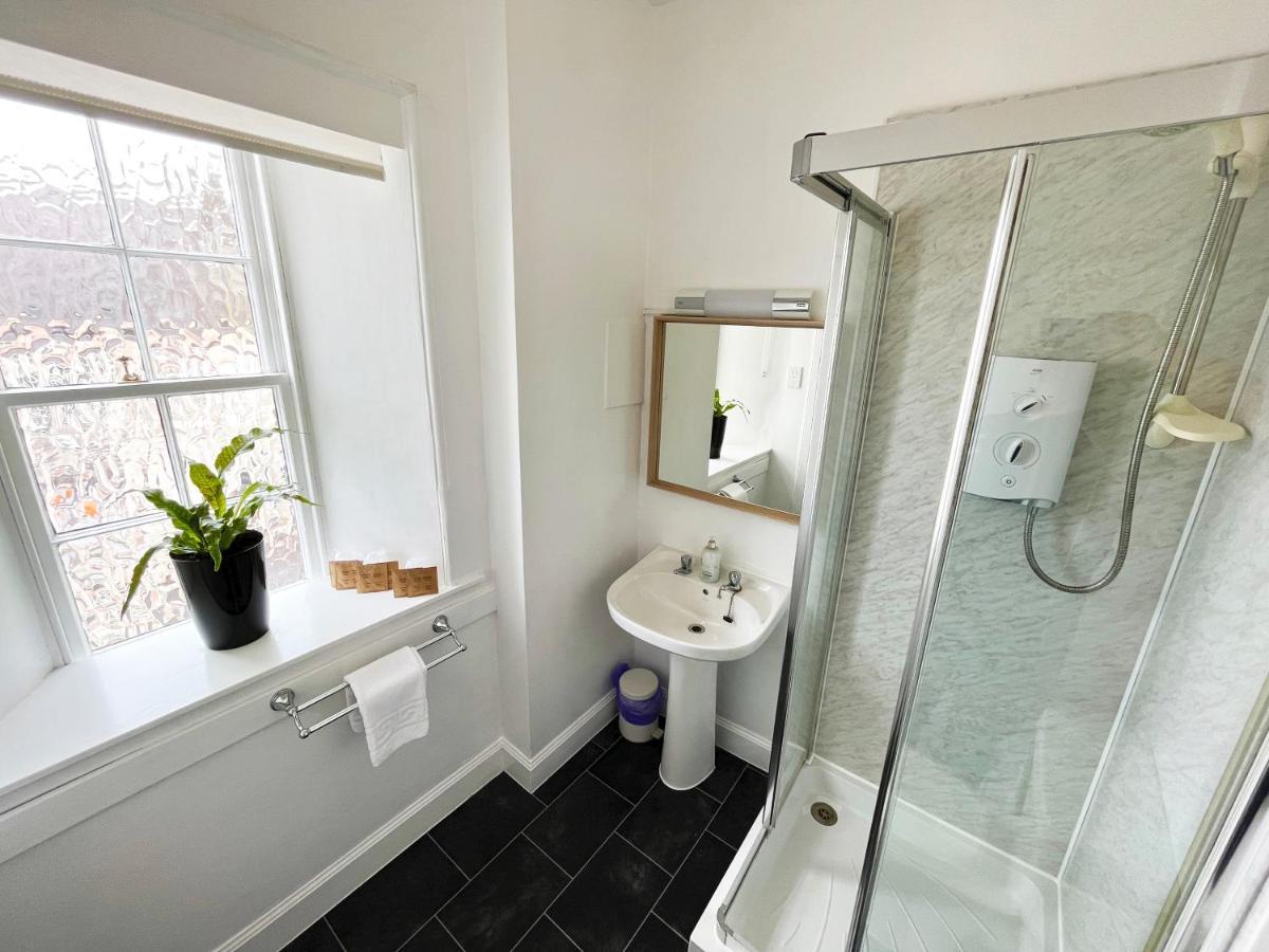 Triple Room Shower