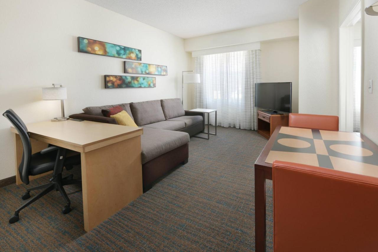 One-Bedroom Queen Suite Sofa Bed