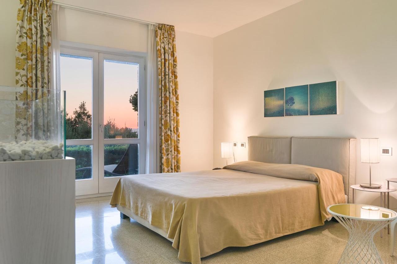 Deluxe Double Room Patio