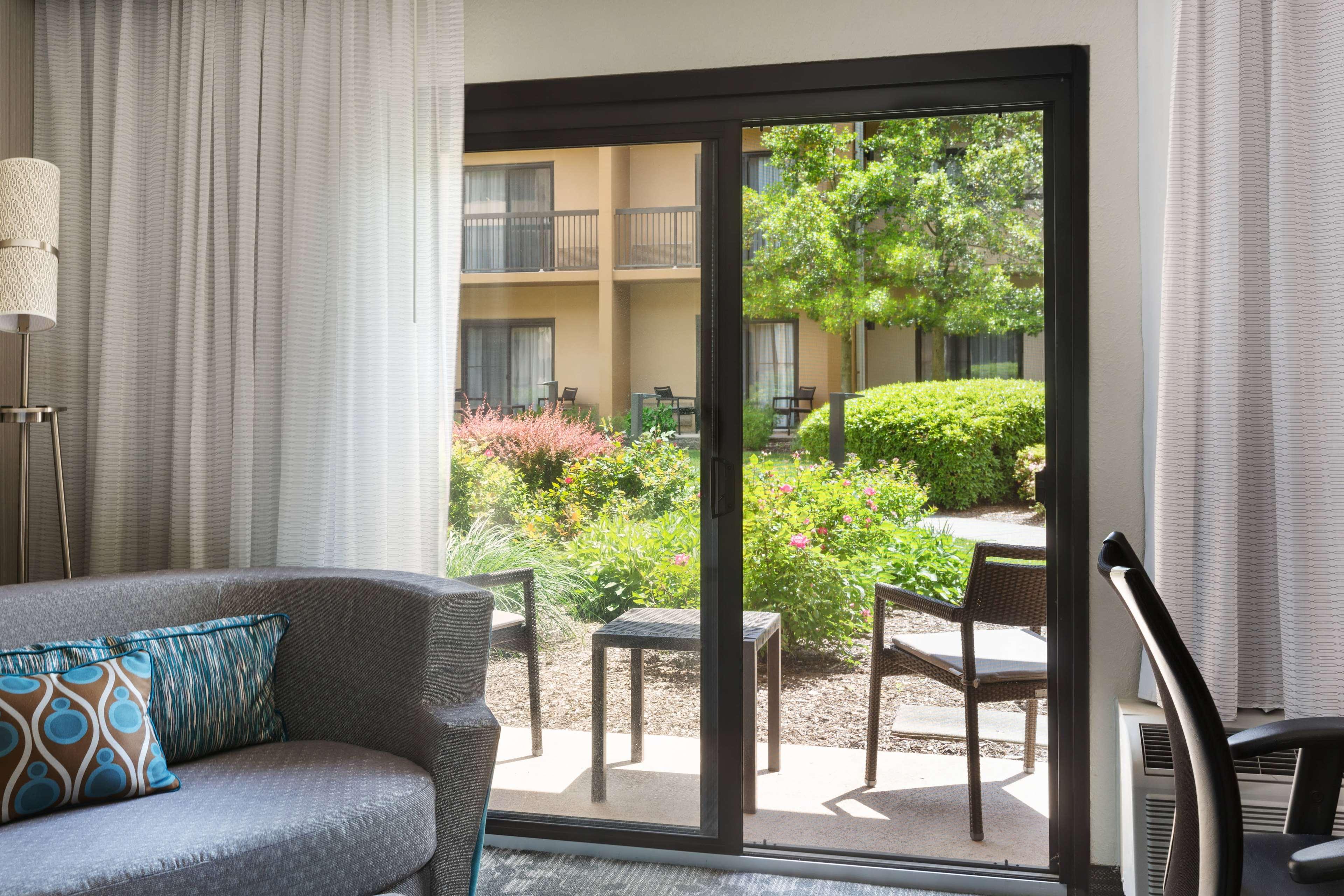 King Room Sofabed Balcony Courtyard View