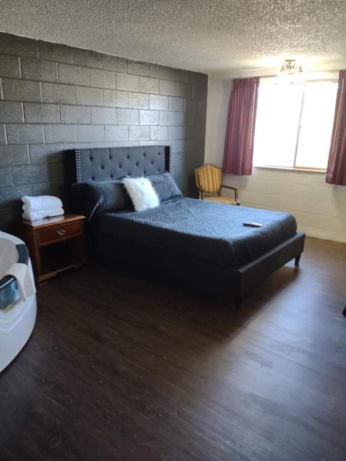Deluxe King Suite