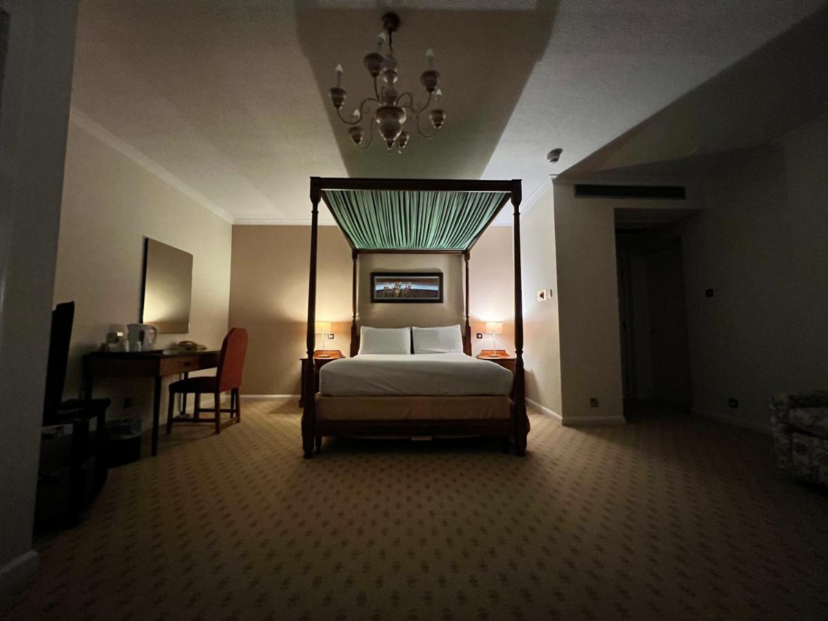 Double Room Four Poster Bed