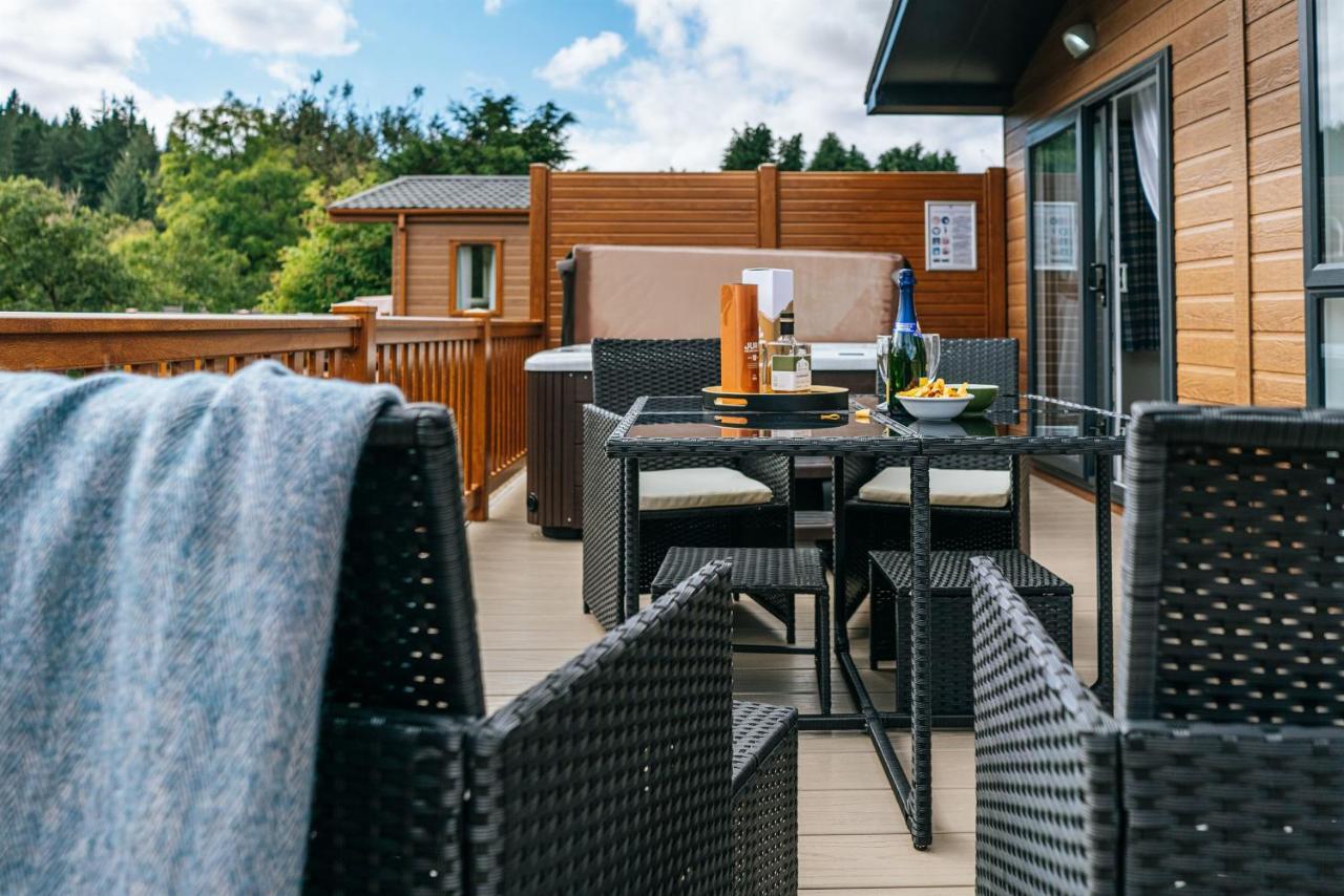 Three Bedroom Deluxe Lodge with Hot Tub