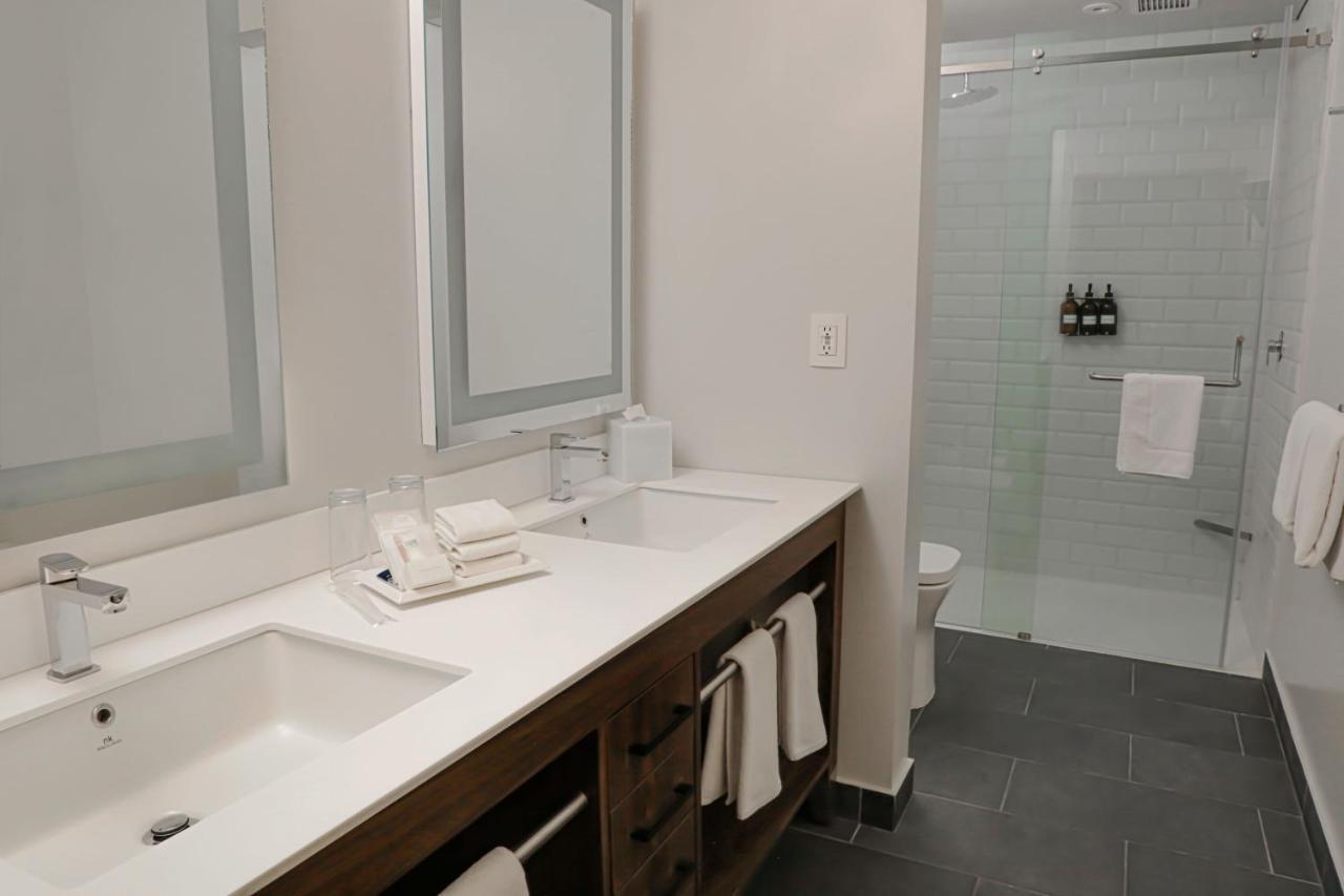 Junior King Suite