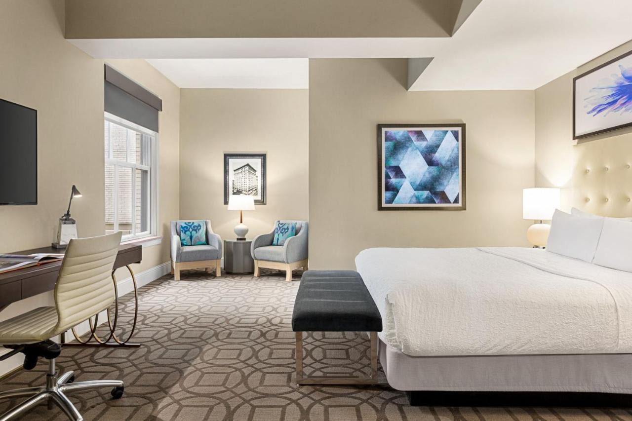 Deluxe Guest Room One King Bed