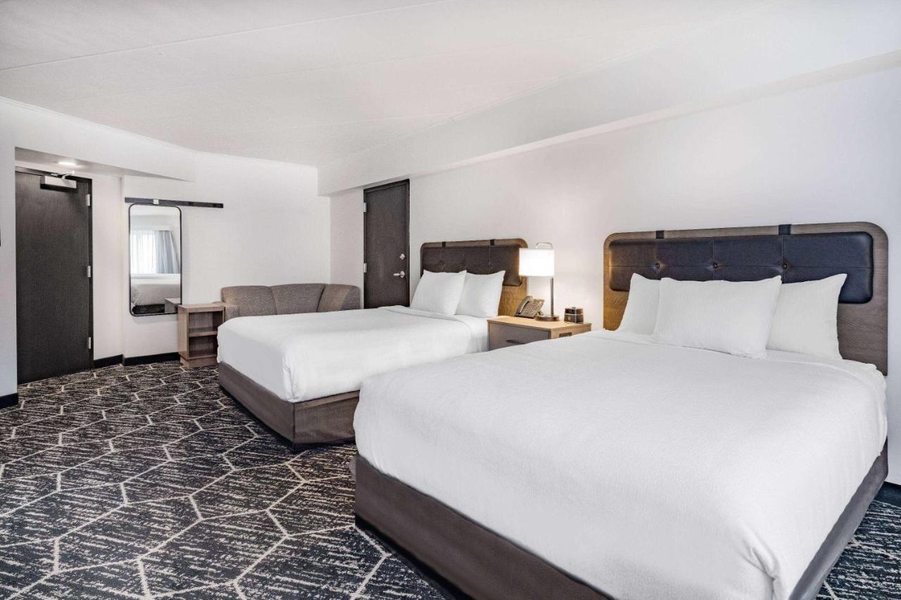Room Two Queen Beds Bath Tub Mobility Accessible or Non-Smoking