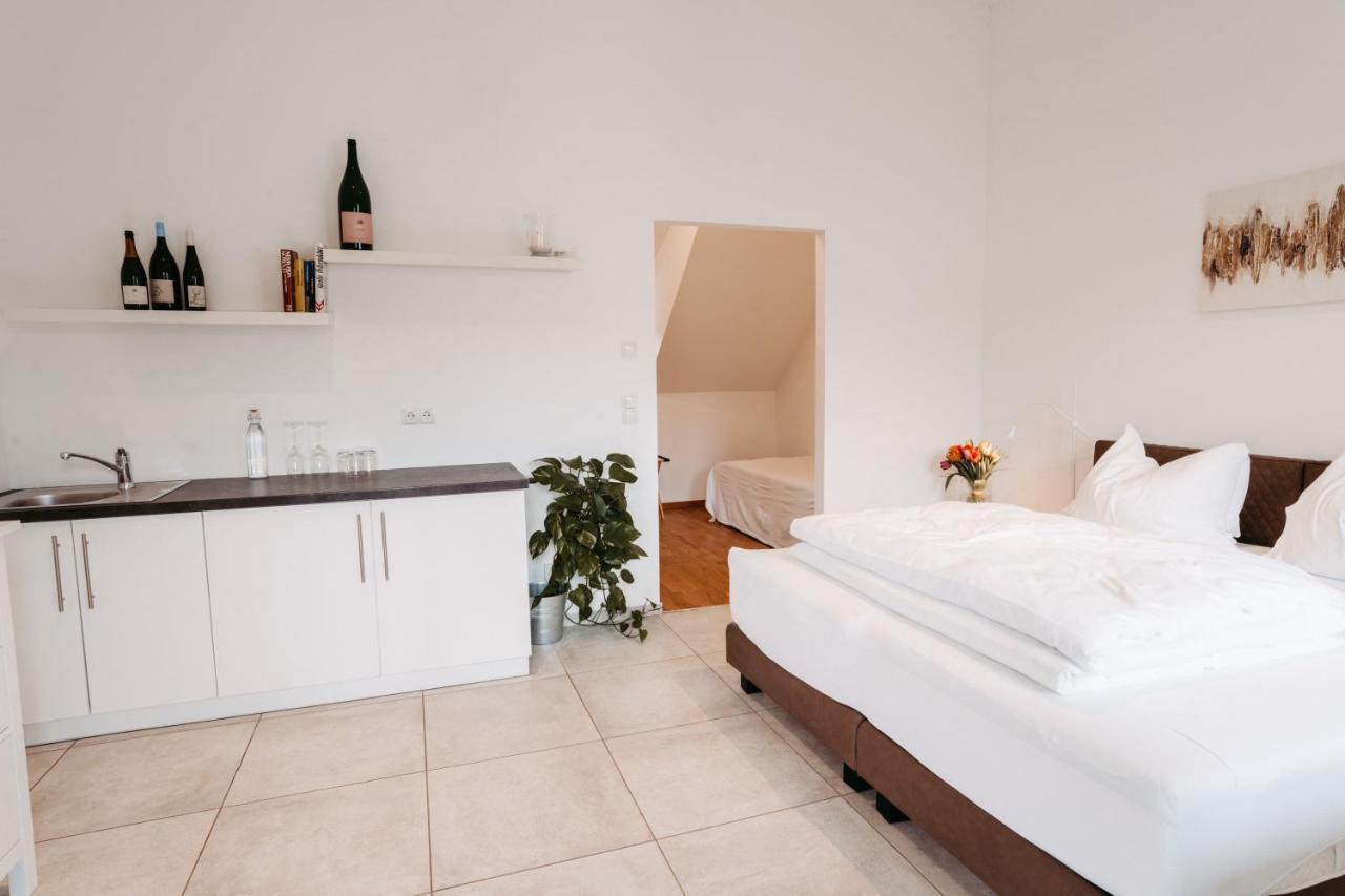 Doppel-/Zweibettzimmer mit Gartenblick