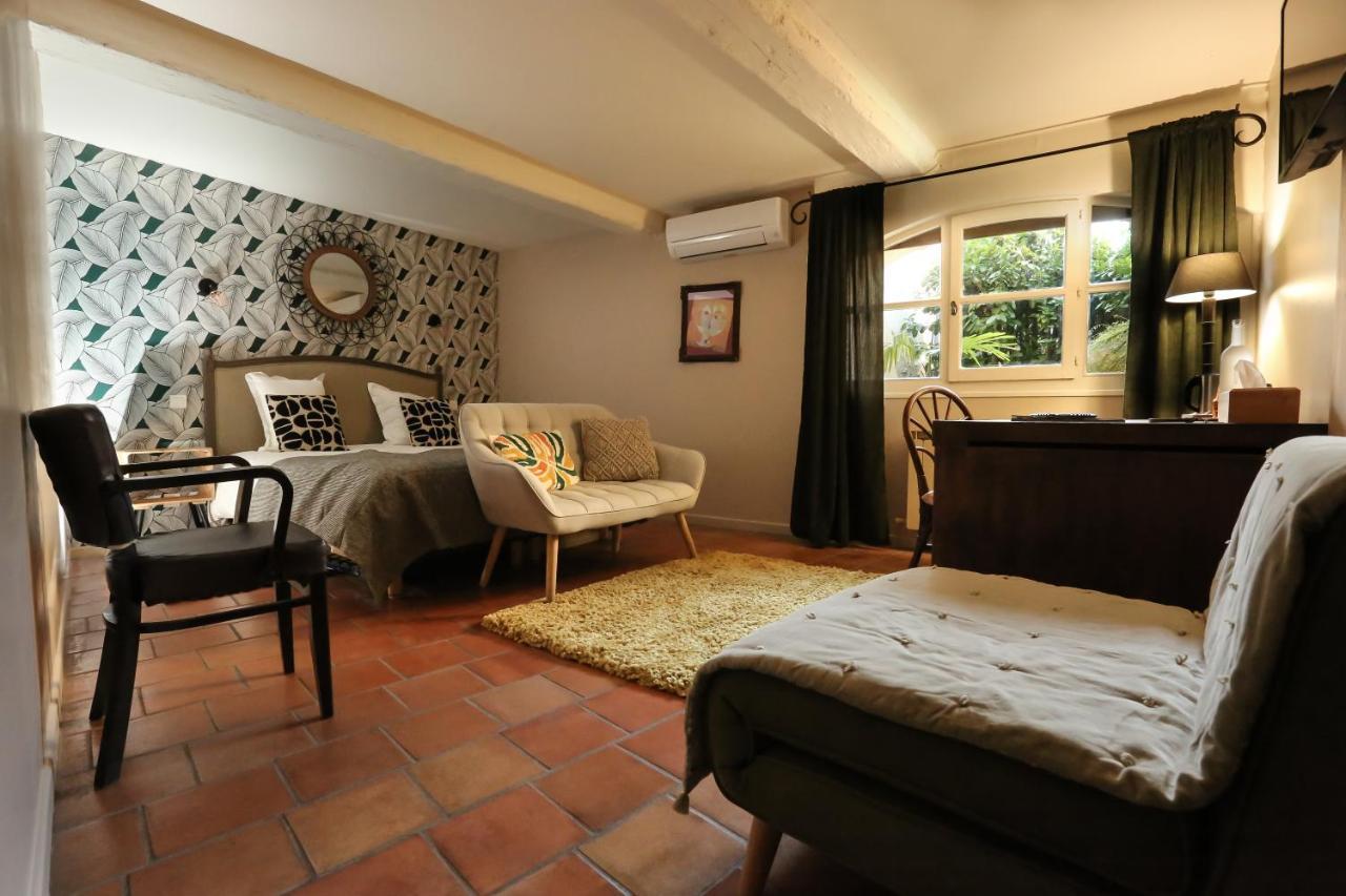 Family Room,1402964336:JPEG