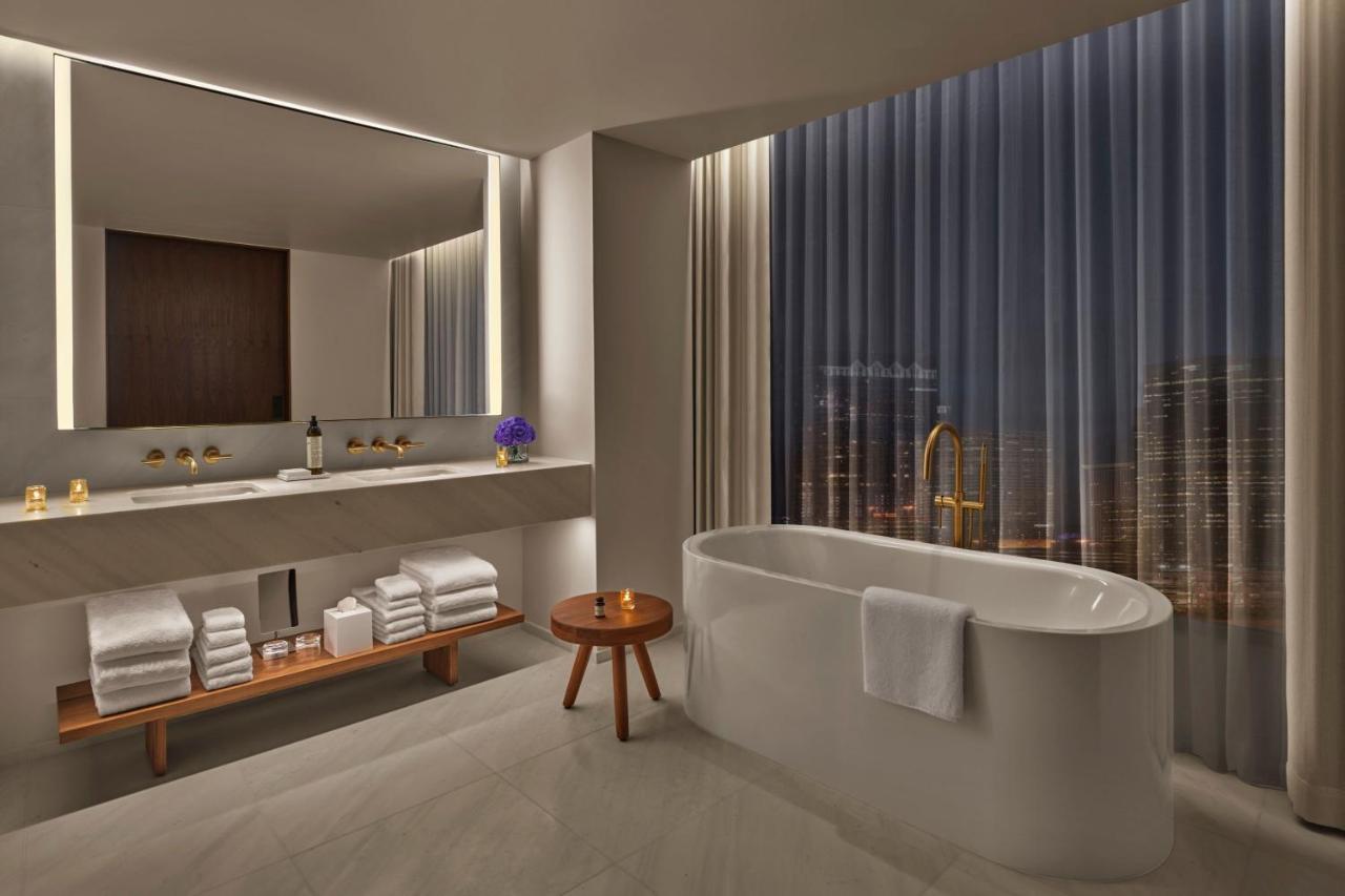 One-Bedroom King Suite