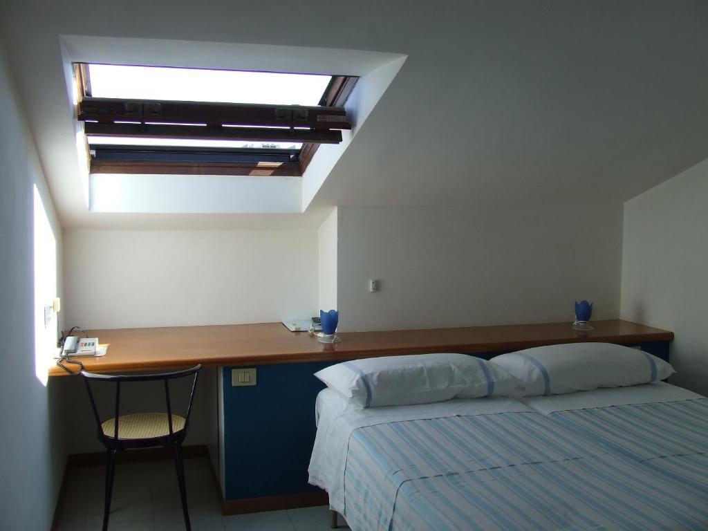 Family Room Attic,13864564:JPEG
