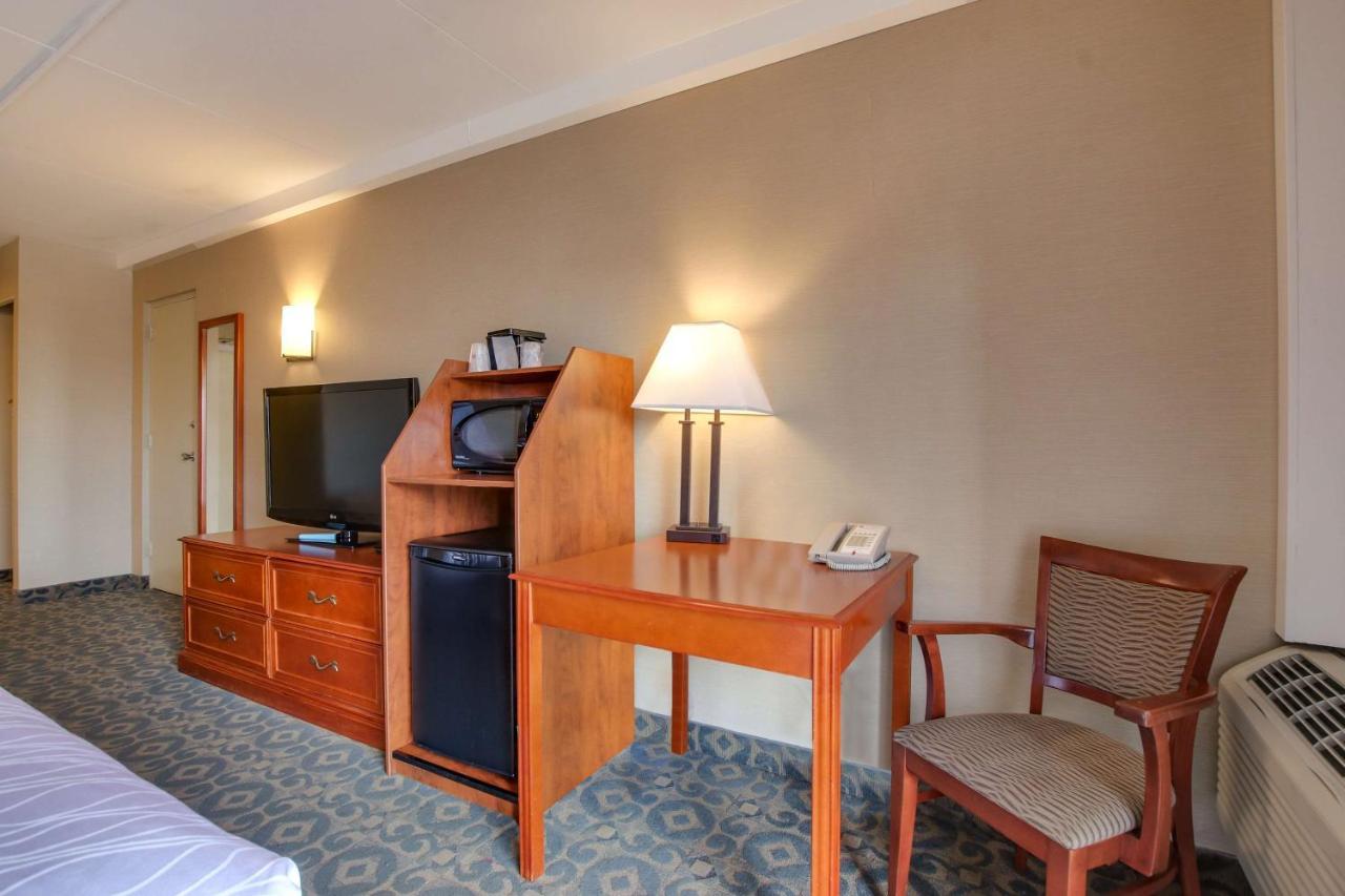 Room Two Double Beds