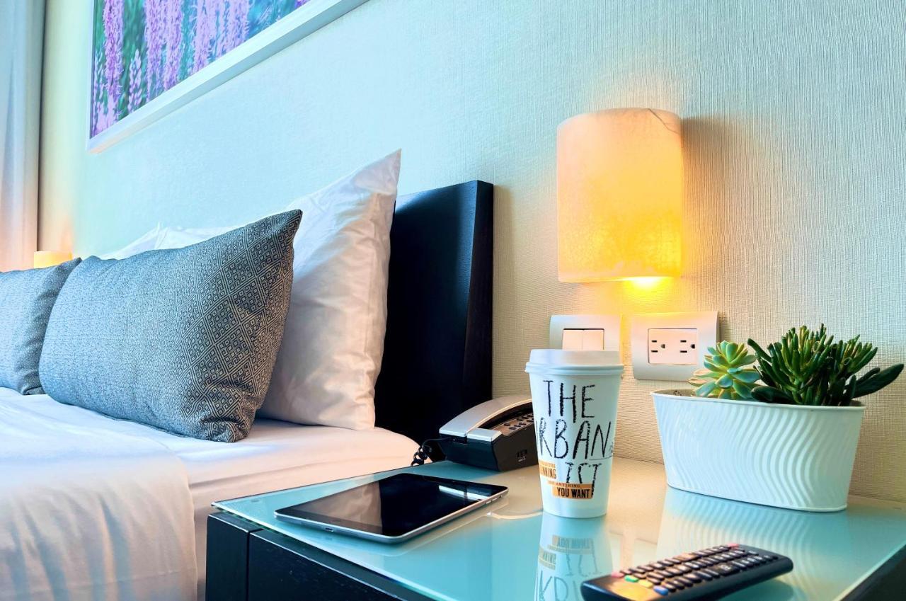 Deluxe Queen Room with City View