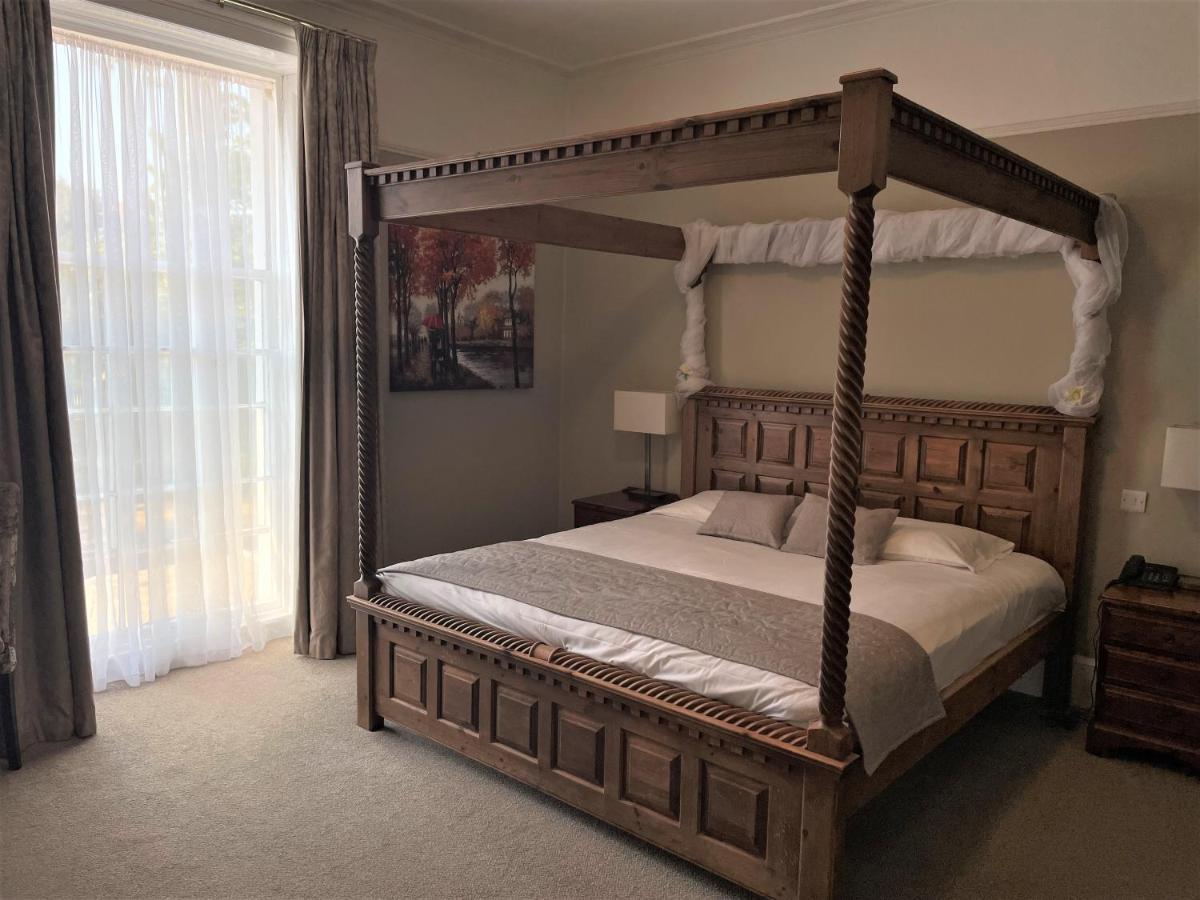Feature Room