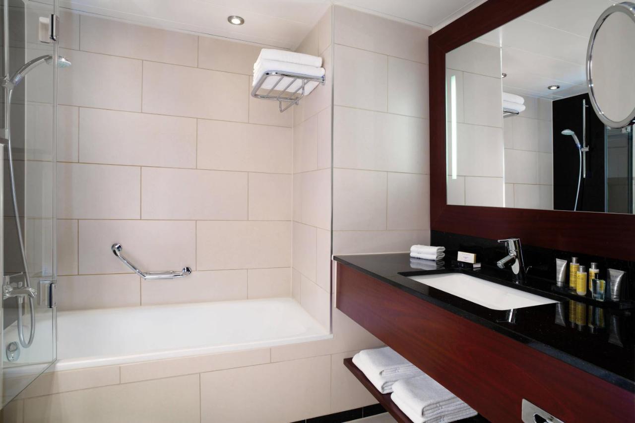 Quarto VIP com Cama King-size, Vista da Cidade e Acesso à Área VIP M