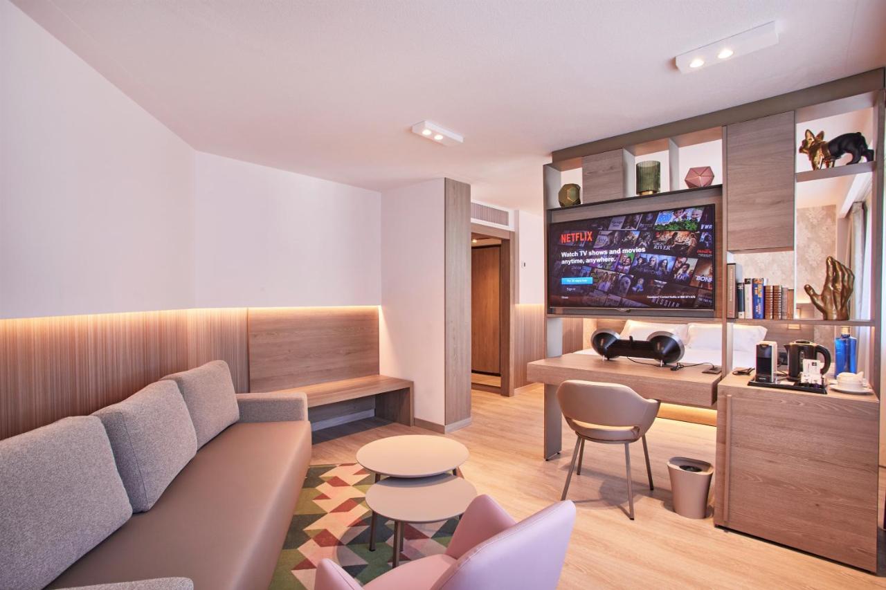 Deluxe Family Room