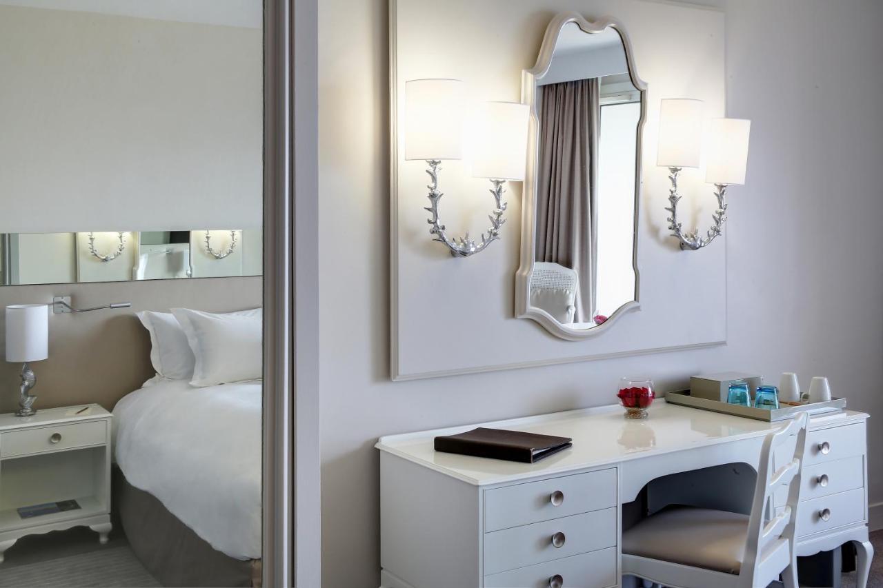 Deluxe Room with Terrace and Sea View