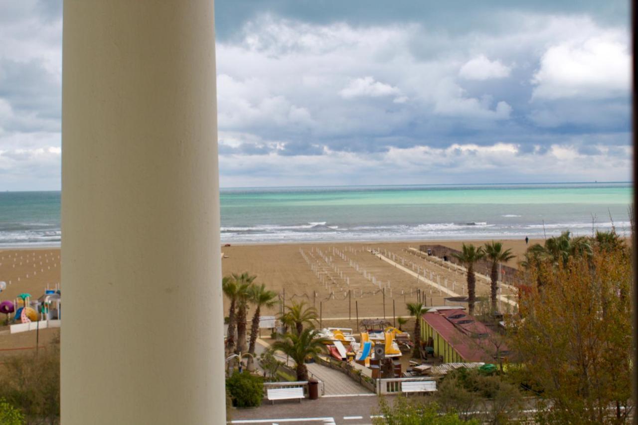 Double or Twin Room Sea View