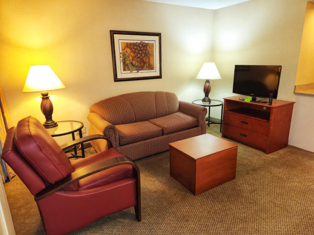 One-Bedroom King Suite - Non-Smoking