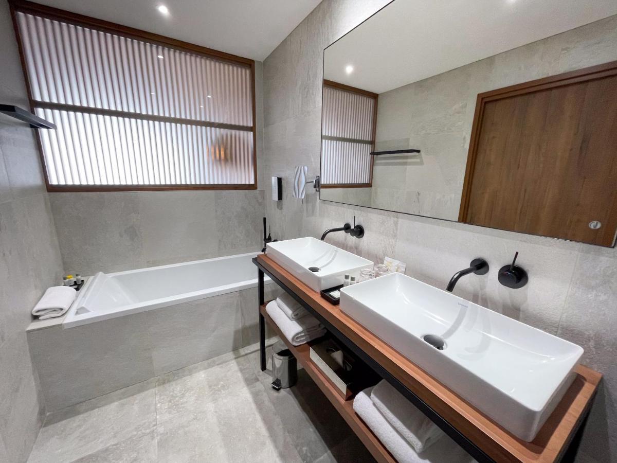 Junior King Suite Sea View