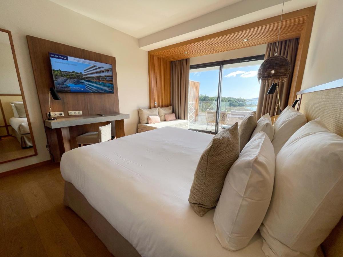 Deluxe King Room Sea View