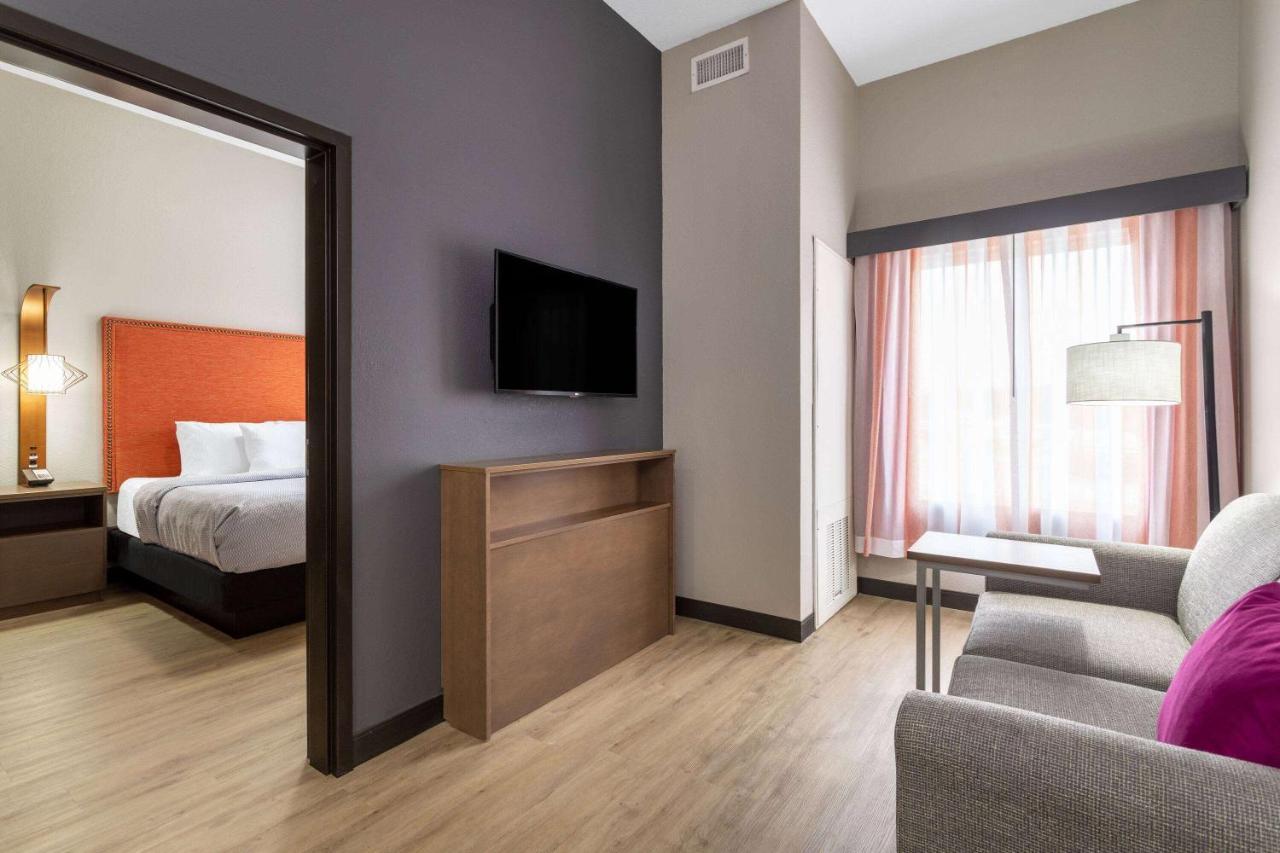 One-Bedroom King Suite Non-Smoking