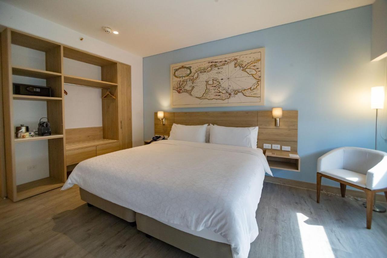 Standard King Room Accessible