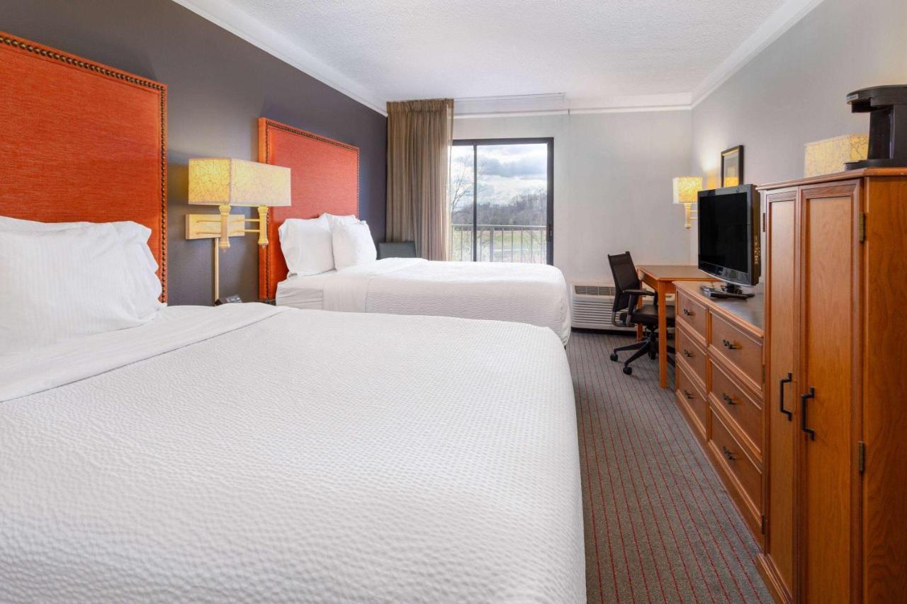 Suite with Two Queen Beds - Non-Smoking