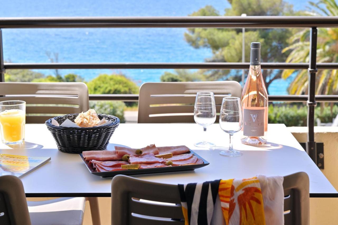 One-Bedroom Apartment Sea View