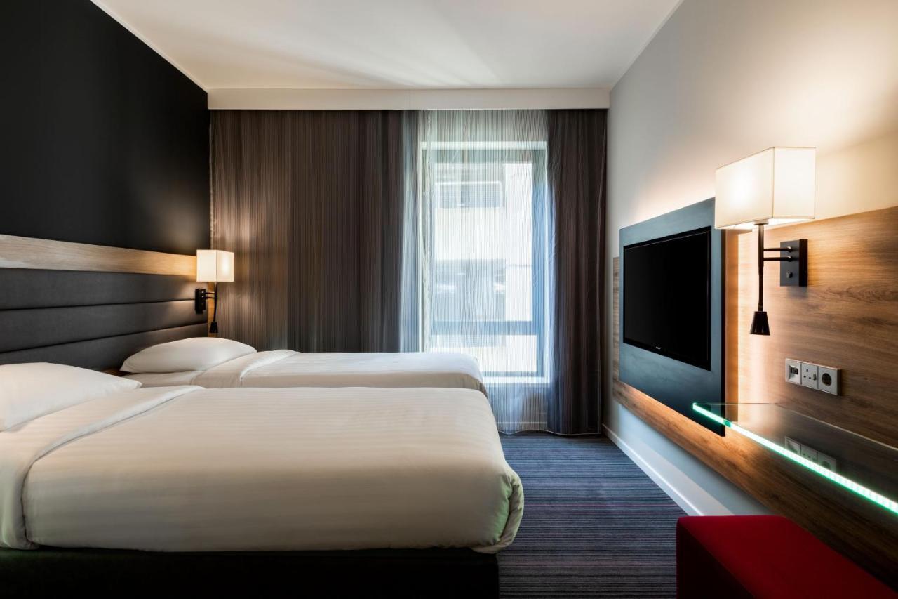 Moxy Twin Room