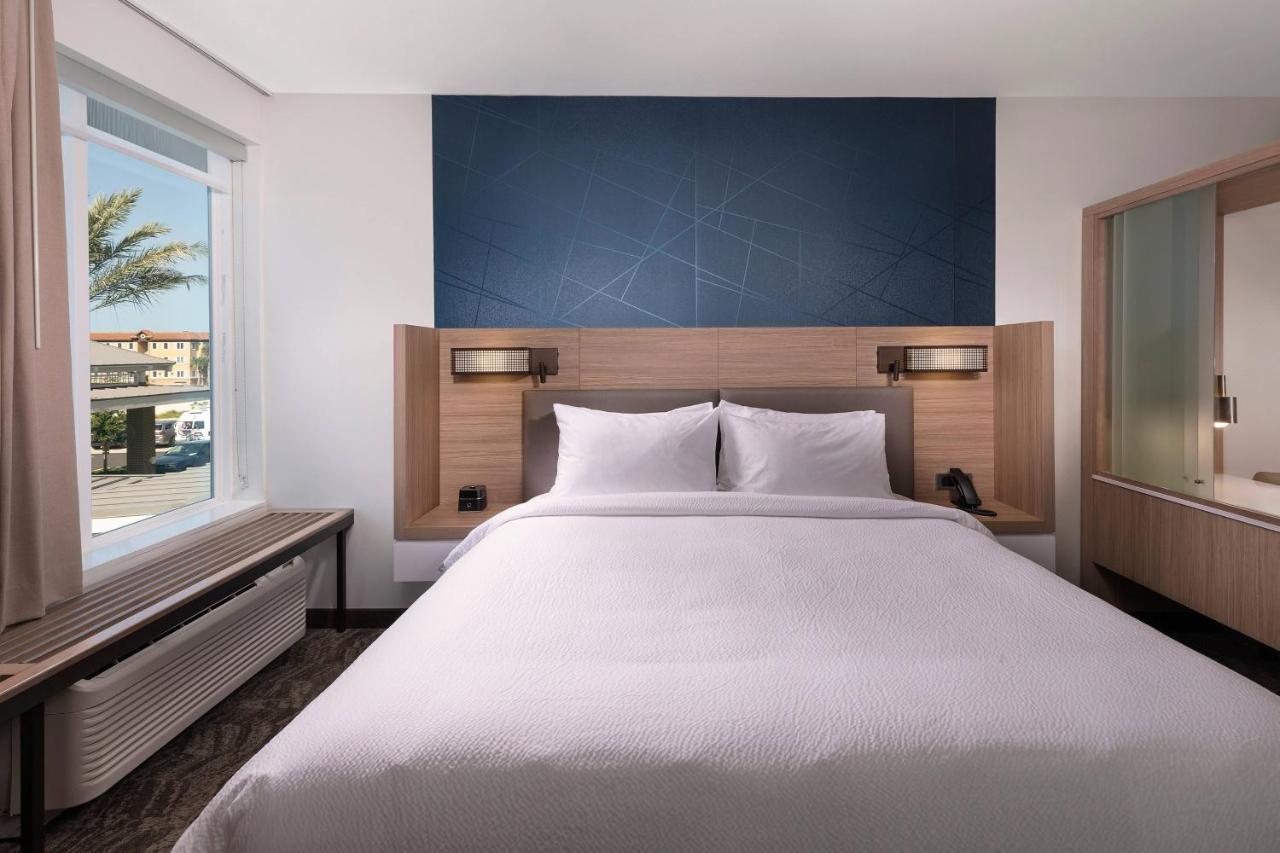 Studio with King Bed, Ocean View, Bathtub, Sofa Bed and Balcony - Mobility Access