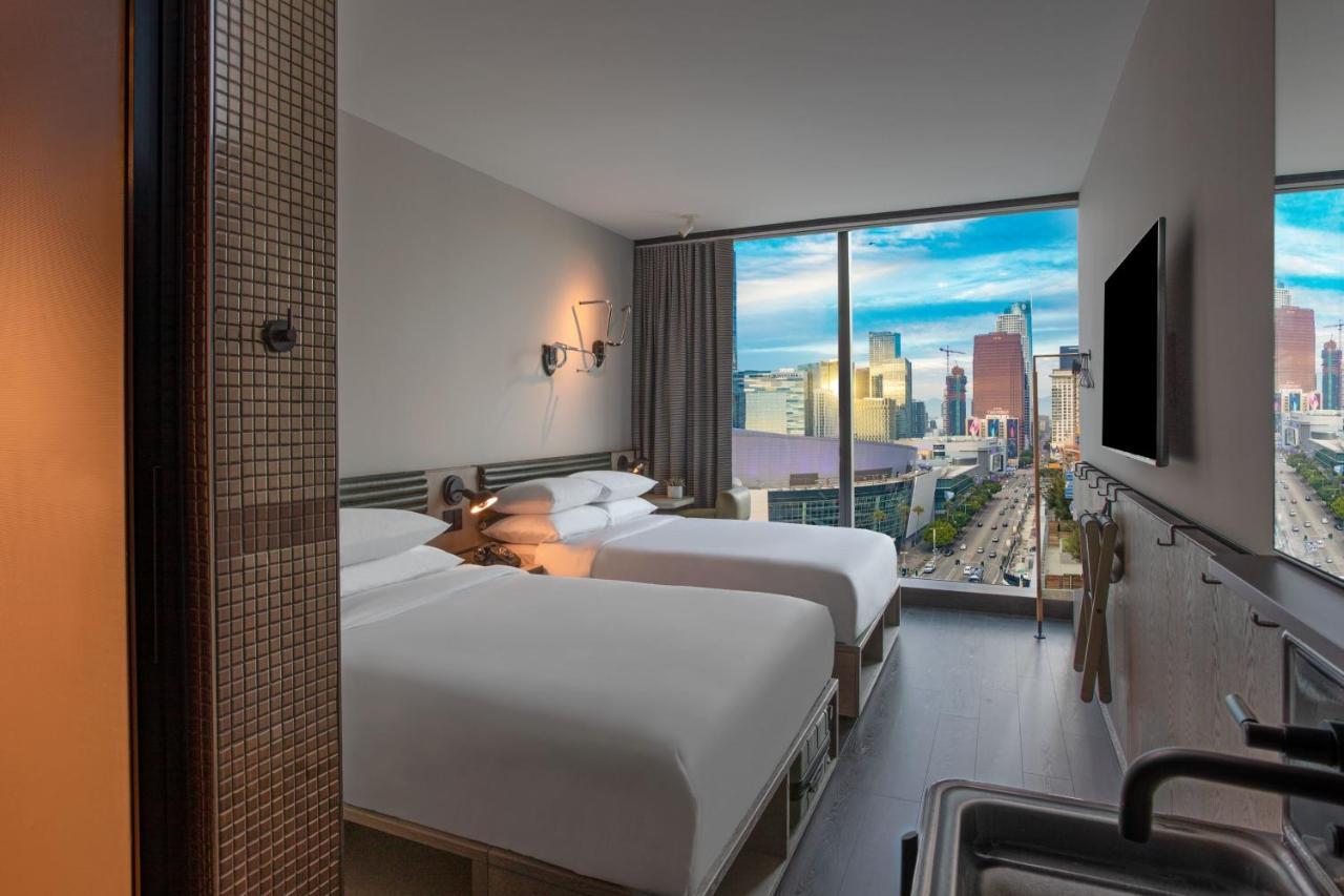 Queen Room with City View