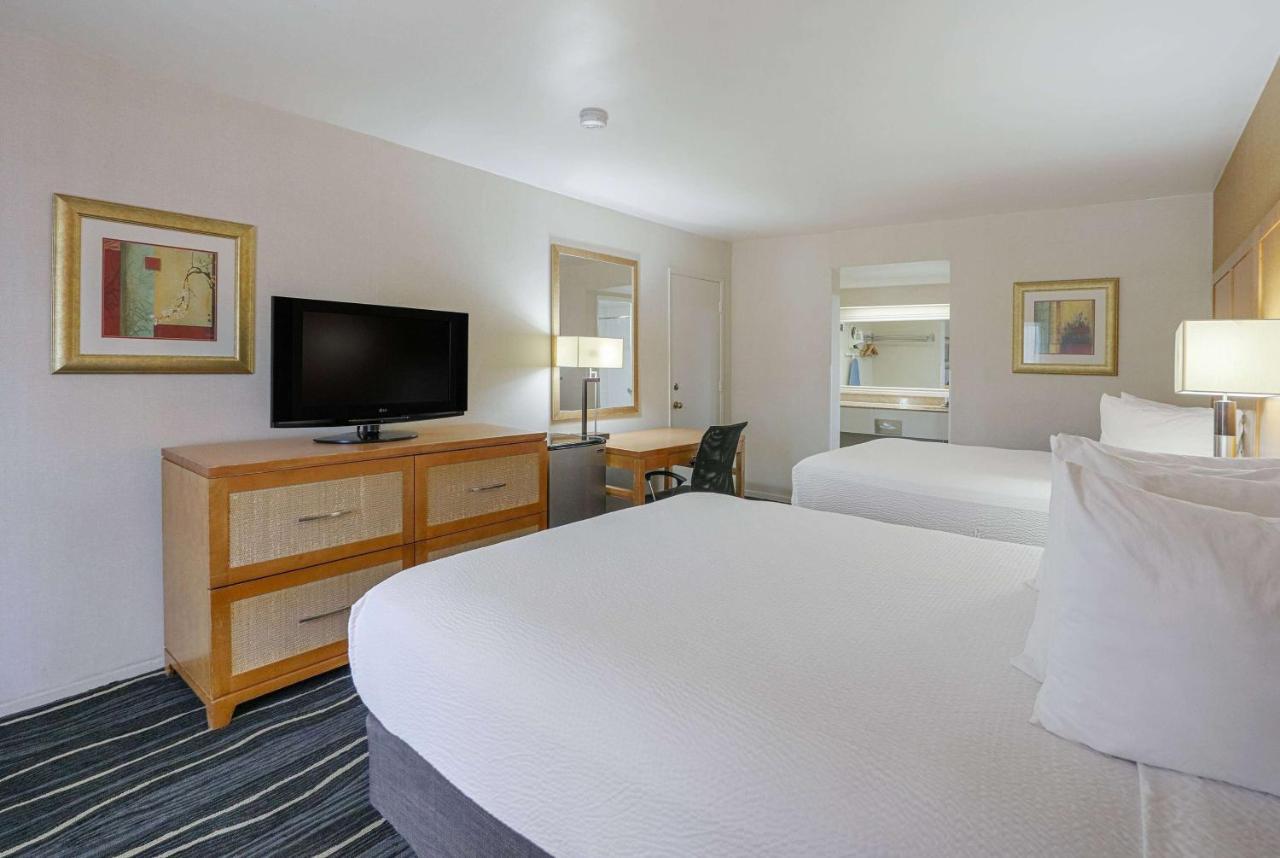 Queen Room Two Queen Beds Non-Smoking