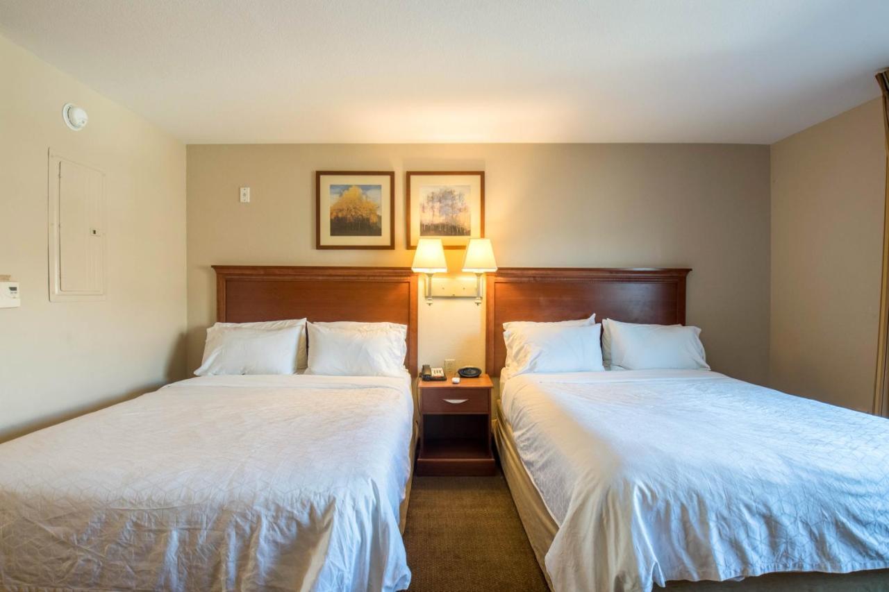 Deluxe Queen Room with Two Queen Beds
