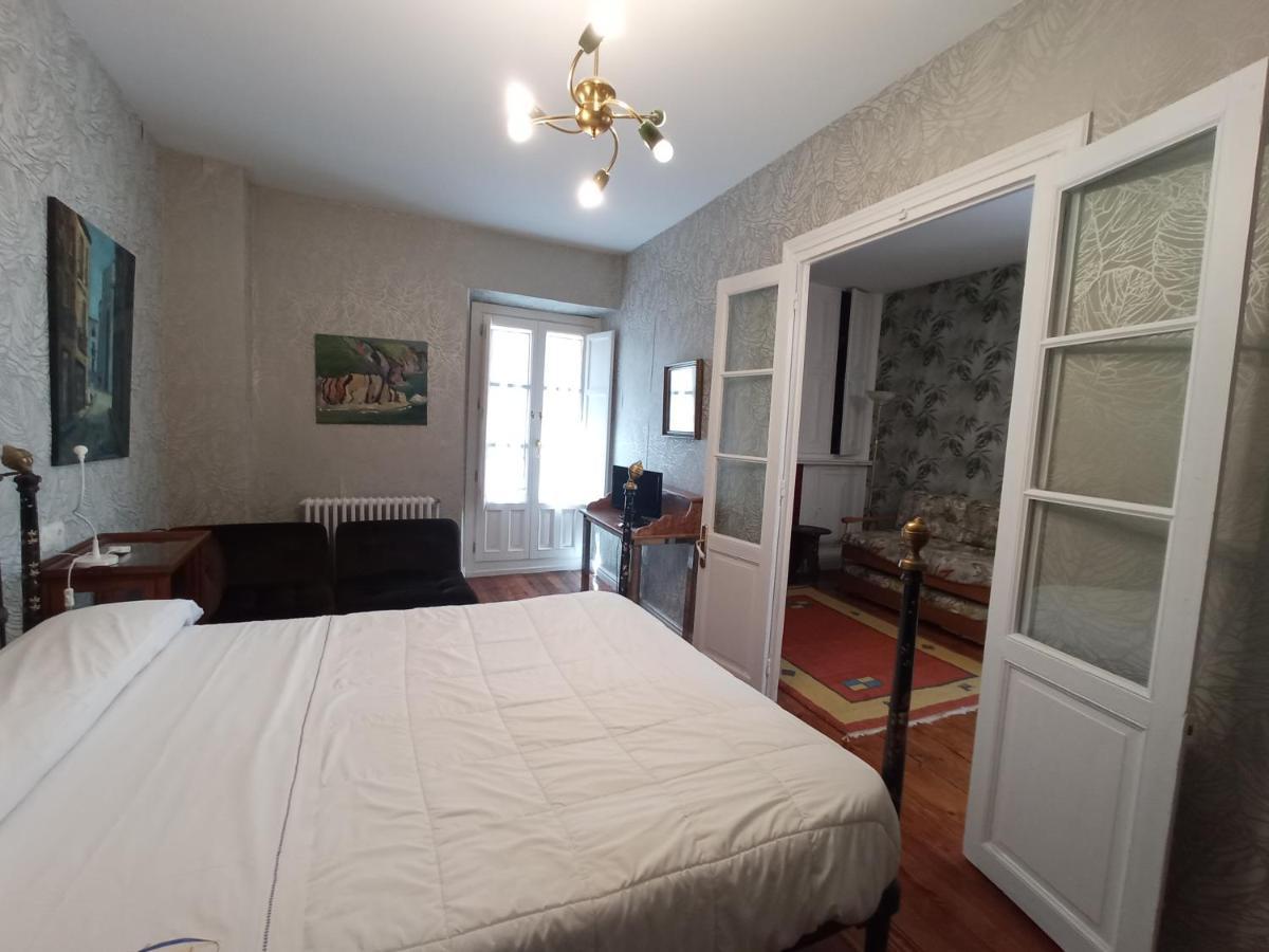 Twin Room,1396187006:JPEG