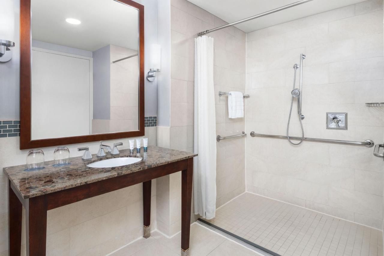 Traditional Double Room Two Double Beds City View Adapted Tub Mobility Accessible