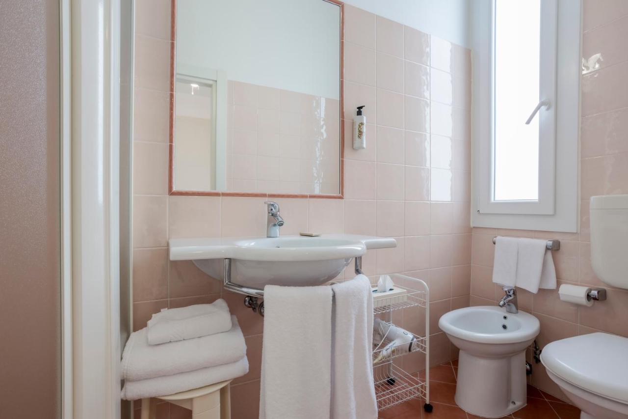 Double Room,1391363879:JPEG