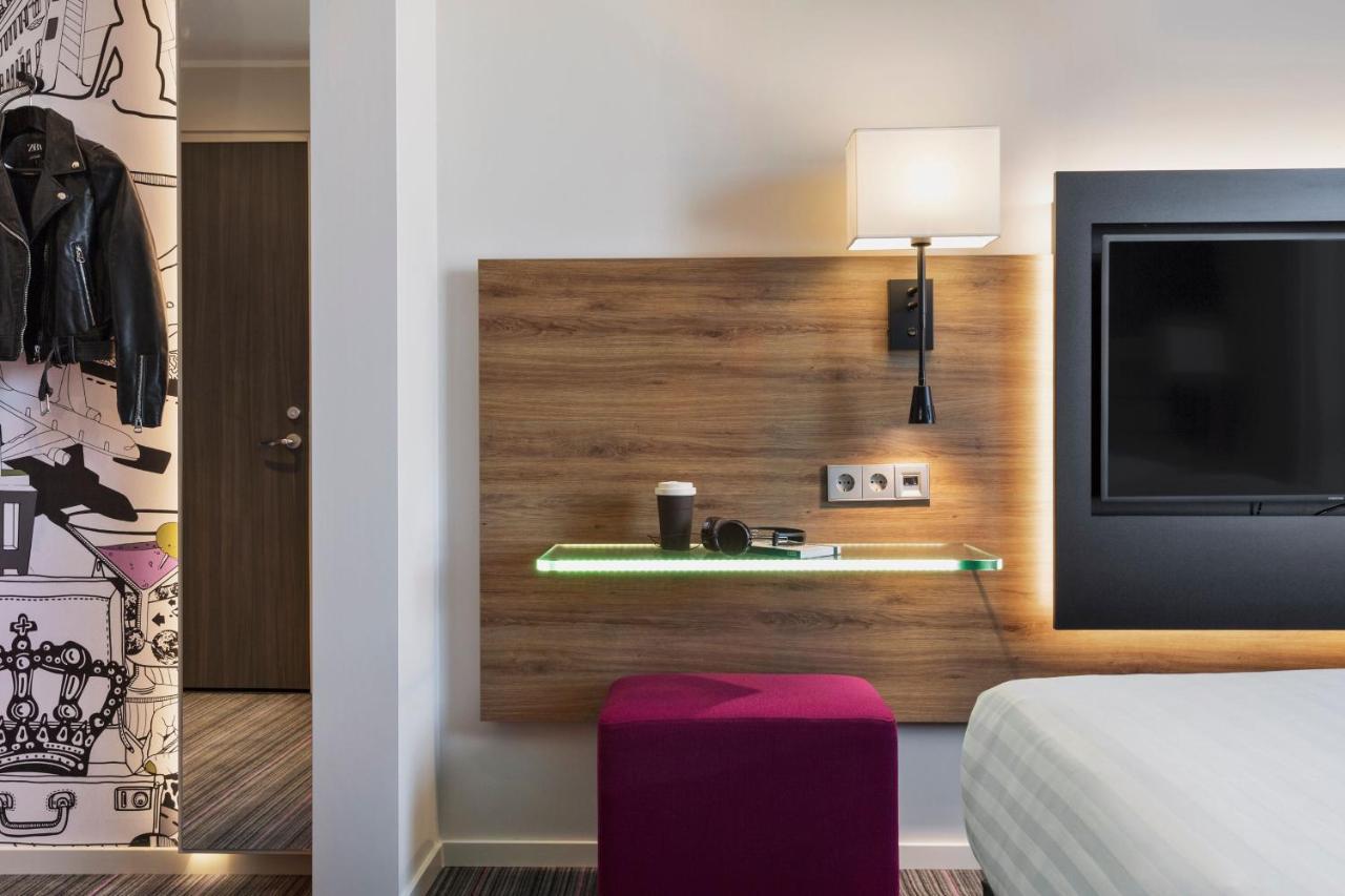 Moxy Twin Sleeper Room City View