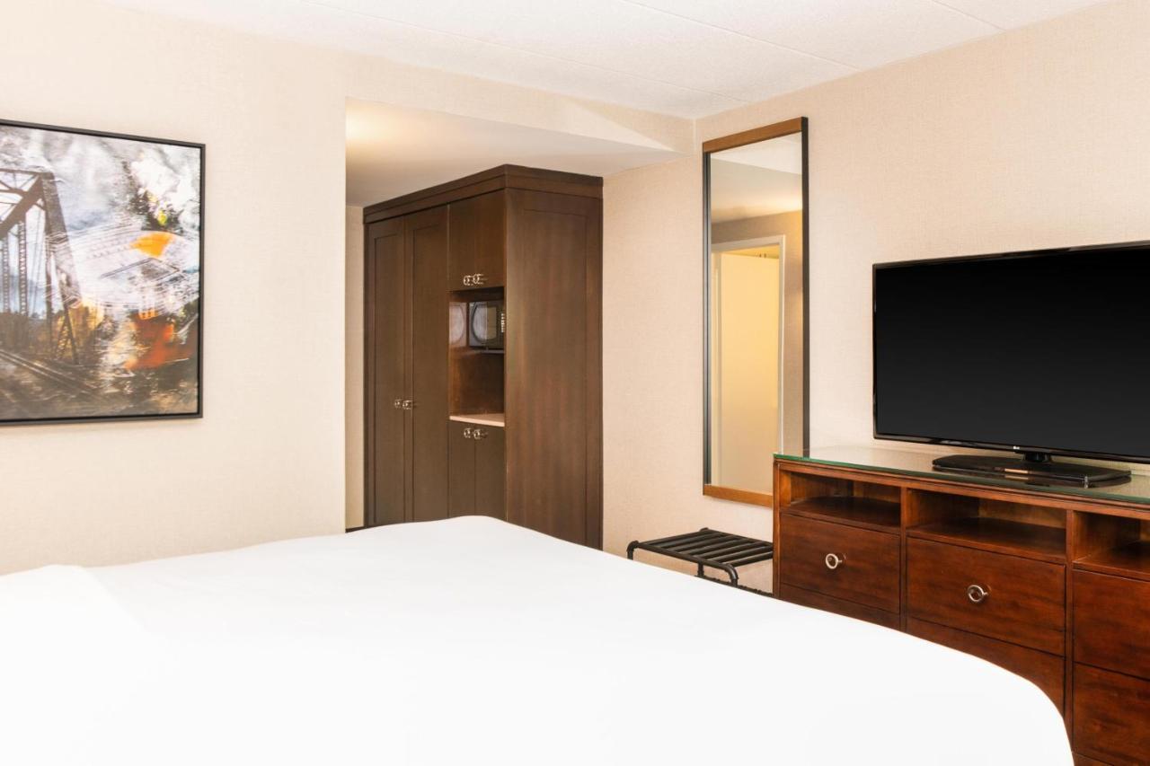 Guest Room 1 King,1398011495:JPEG