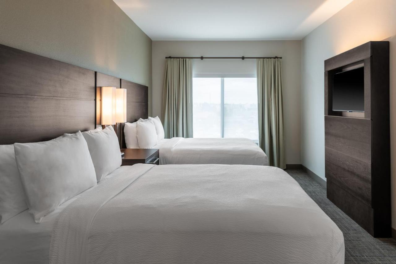 One-Bedroom Queen Suite