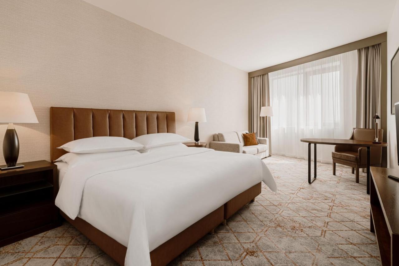 Deluxe Larger Guest room 1 King