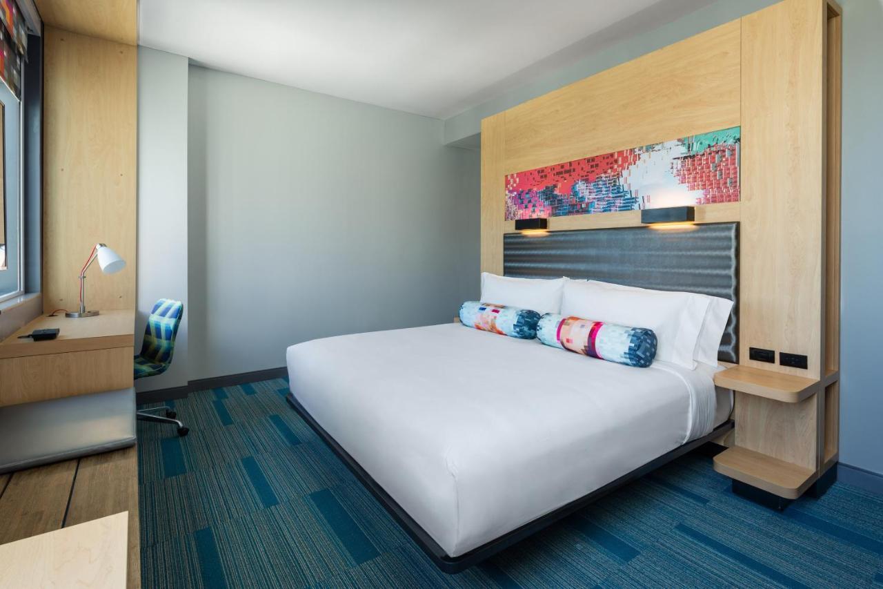King Room with Adapted Tub - Mobility and Hearing Accessible