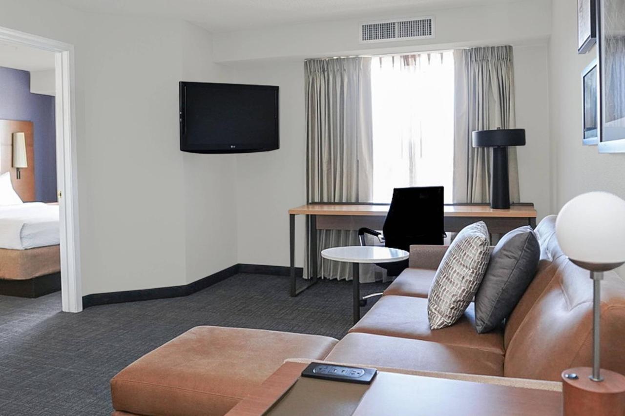 One-Bedroom Suite with Sofa Bed and Mountain View